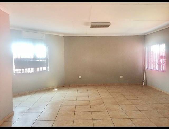 300M² BUSINESS CENTRE FOR SALE IN MAGNA VIA INDUSTRIAL